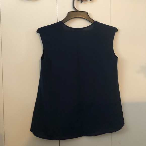 Uniqlo Blouse - Picture 2 of 4